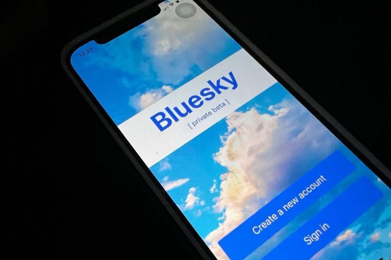 Industri media sosial kembali dihebohkan dengan peluncuran Flashes, aplikasi berbagi foto terbaru dari Bluesky.