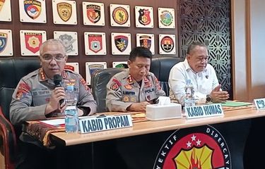 Kasus ini telah menarik perhatian masyarakat, yang semakin khawatir tentang perilaku oknum polisi yang tidak profesional