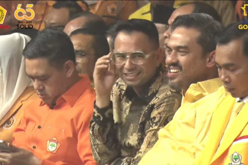 Pada perayaan ulang tahun ke-65 Majelis Kartini Generasi Rakyat (MKGR), Raffi Ahmad hadir untuk mewakili Ketua Umum Partai Gerindra,