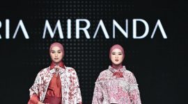 Media sosial telah mengubah cara orang berinteraksi dengan fashion. Banyak orang sekarang bisa melihat langsung koleksi-koleksi terbaru kami melalui Instagram dan platform lainnya. Ini menjadi tantangan sekaligus kesempatan bagi kami untuk lebih dekat dengan konsumen