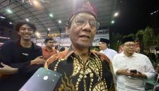 Menteri Koordinator Bidang Politik, Hukum, dan Keamanan (Menko Polhukam) Mahfud MD kembali menegaskan komitmennya dalam penegakan hukum dengan mendesak agar kasus Pagar Laut segera diselesaikan sebagai kasus pidana.