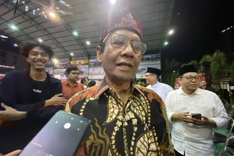 Menteri Koordinator Bidang Politik, Hukum, dan Keamanan (Menko Polhukam) Mahfud MD kembali menegaskan komitmennya dalam penegakan hukum dengan mendesak agar kasus Pagar Laut segera diselesaikan sebagai kasus pidana.