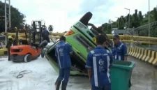 Pihak kepolisian dan manajemen pelabuhan diharapkan dapat bekerja sama untuk memastikan keselamatan di area pelabuhan