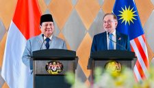 Menteri Pertahanan Republik Indonesia, Prabowo Subianto, baru-baru ini mengungkapkan bahwa dirinya telah membahas kasus penembakan lima warga negara Indonesia (WNI) oleh aparat Malaysia.