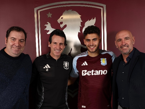 Aston Villa resmi mengumumkan perekrutan bek muda asal Spanyol, Andres Garcia, dari klub La Liga Levante dalam kesepakatan transfer yang diperkirakan bernilai €20 juta.