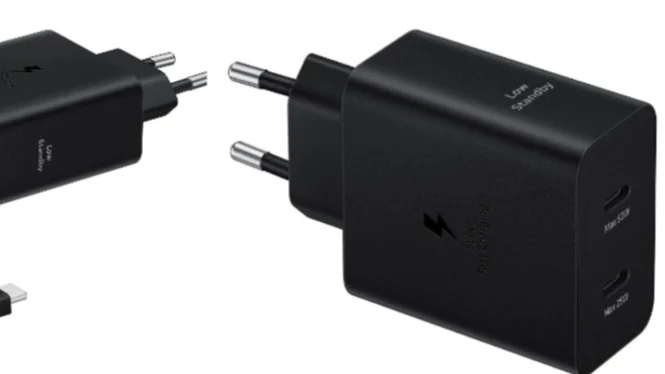 Charger Samsung 50W Dual Port, perangkat pengisian daya yang dirancang untuk mendukung efisiensi dan kepraktisan bagi pengguna yang memiliki lebih dari satu gadget.