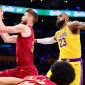 Cleveland Cavaliers meraih kemenangan impresif dengan mengalahkan Los Angeles Lakers 122-110 dalam pertandingan NBA yang berlangsung hari ini.