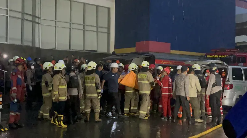 Tim Pemadam Kebakaran (Damkar) Jakarta kembali menemukan dua korban meninggal dunia dalam insiden kebakaran yang melanda Glodok Plaza, sebuah pusat perbelanjaan besar di kawasan Glodok, Jakarta Barat.