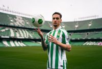 Manchester United telah mengonfirmasi bahwa mereka resmi meminjamkan winger mereka, Antony, ke klub La Liga, Real Betis, hingga akhir musim 2024/2025.