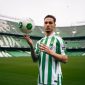 Manchester United telah mengonfirmasi bahwa mereka resmi meminjamkan winger mereka, Antony, ke klub La Liga, Real Betis, hingga akhir musim 2024/2025.