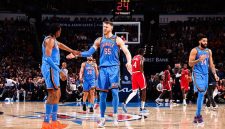 Oklahoma City Thunder mencatatkan kemenangan beruntun terpanjang dalam sejarah klub mereka dengan meraih kemenangan ke-13 berturut-turut setelah mengalahkan Los Angeles Clippers dengan skor 116-98 pada Kamis malam waktu setempat.