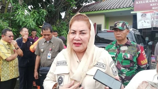 Kasus dugaan gratifikasi kembali mencuat di dunia politik Indonesia, kali ini melibatkan Wali Kota Semarang, Ita, dan suaminya.