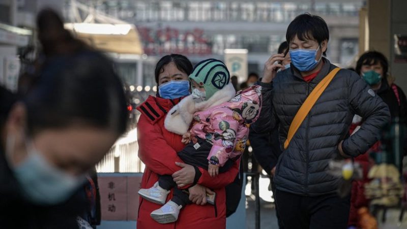 Warga di berbagai kota besar di China kembali terlihat mengenakan masker sebagai langkah pencegahan menyusul meningkatnya kasus infeksi Human Metapneumovirus (HMPV).