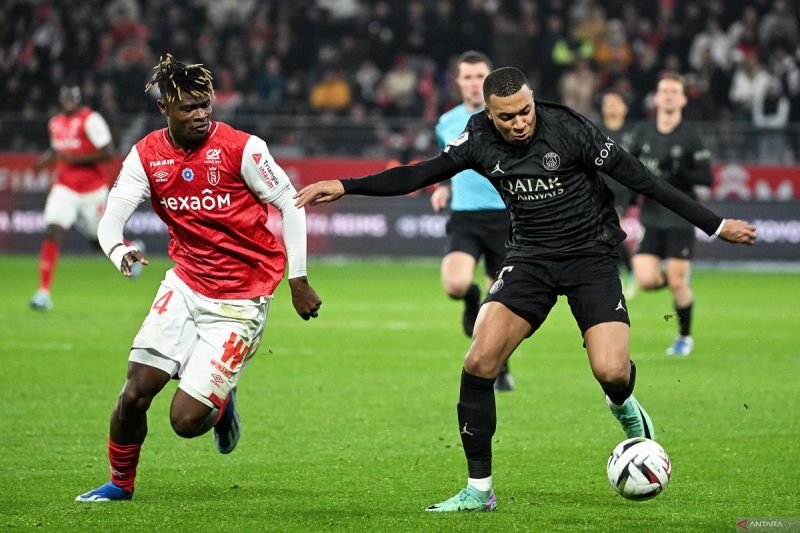 Wolverhampton Wanderers, yang lebih dikenal sebagai Wolves, dilaporkan sedang berusaha memperkuat lini belakang mereka dengan mendatangkan Emmanuel Agbadou dari Stade de Reims.