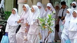 Sementara itu, Wali Kota Surabaya, Eri Cahyadi, menyatakan dukungannya terhadap wacana ini, tetapi menekankan pentingnya menyediakan kegiatan pengganti agar anak-anak tetap memiliki aktivitas yang bermanfaat selama libur Ramadan