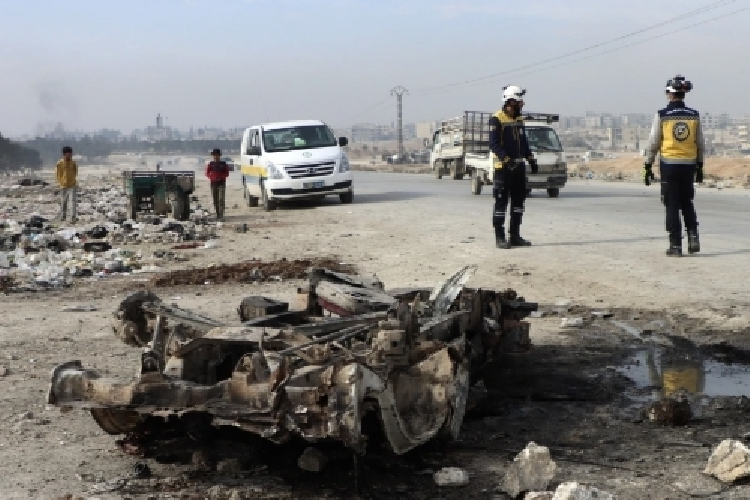 Suriah kembali diguncang oleh ledakan bom mobil yang terjadi di pusat kota Idlib, yang mengakibatkan setidaknya 15 orang tewas dan puluhan lainnya terluka.