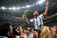 Penalti merupakan salah satu momen paling menentukan dalam sepak bola, dan bagi Lionel Messi, keberhasilannya di Piala Dunia 2022 tidak lepas dari pelajaran yang ia peroleh dari Neymar.