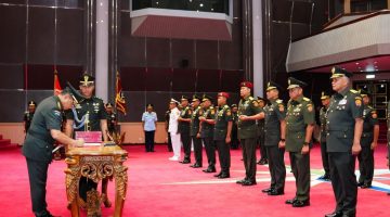 Panglima Tentara Nasional Indonesia (TNI) baru-baru ini melakukan rotasi jabatan terhadap 65 Perwira Tinggi (Pati) di ketiga matra,