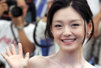 Kabar duka datang dari dunia hiburan Asia. Barbie Hsu, aktris terkenal asal Taiwan yang dikenal lewat perannya sebagai Shan Cai dalam serial legendaris Meteor Garden,