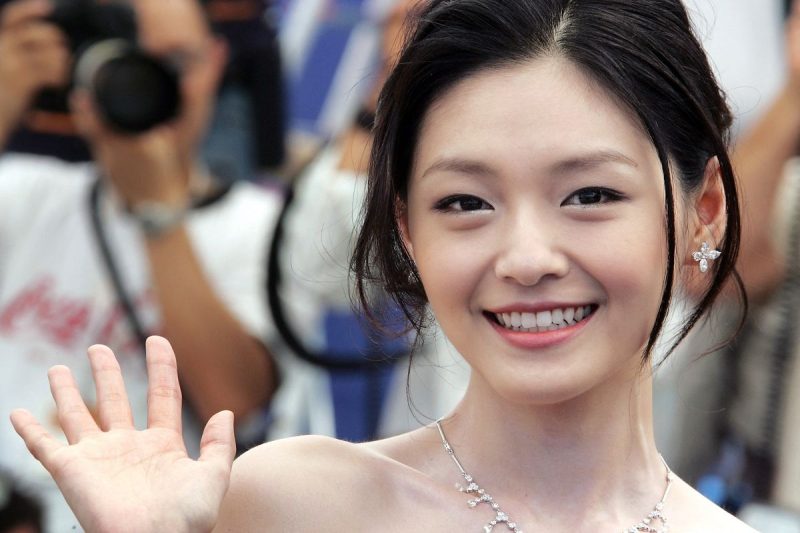 Kabar duka datang dari dunia hiburan Asia. Barbie Hsu, aktris terkenal asal Taiwan yang dikenal lewat perannya sebagai Shan Cai dalam serial legendaris Meteor Garden,