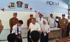 Peduli Pendidikan, Zulhas Gunakan Gaji Pokoknya untuk Siswa Yatim dan Miskin