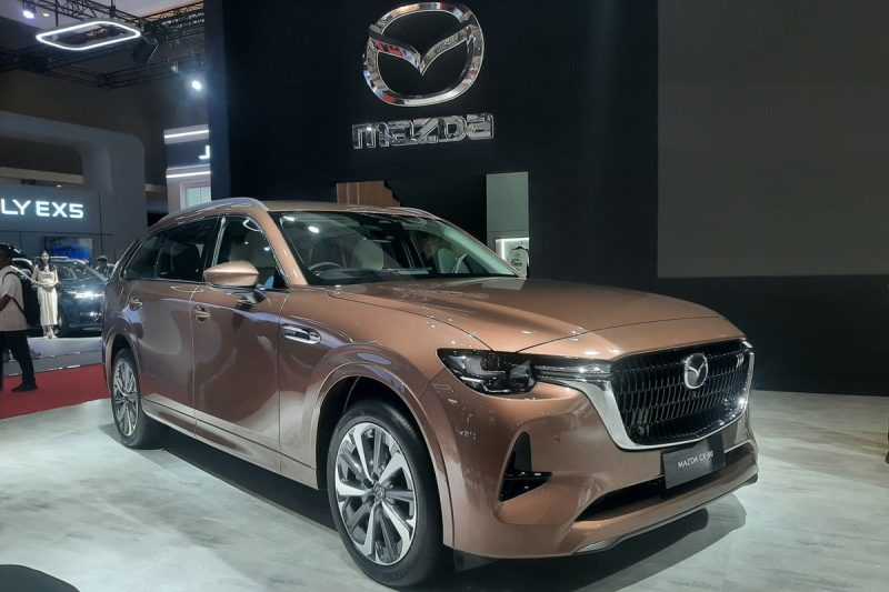 Mazda CX-80 PHEV (Plug-in Hybrid Electric Vehicle) telah menarik perhatian masyarakat otomotif Indonesia dengan penjualannya yang sudah mencapai 20 unit dalam waktu singkat.