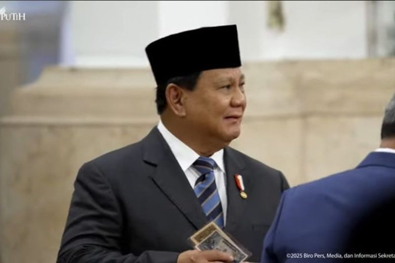 Hari Kamis yang lalu menjadi momen penting dalam dunia politik Indonesia, di mana Menteri Pertahanan Prabowo Subianto melaksanakan prosesi pelantikan terhadap 961 kepala daerah di Istana Kepresidenan Jakarta.