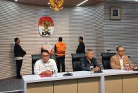 Komisi Pemberantasan Korupsi (KPK) kembali mencuatkan berita mengenai dugaan praktik korupsi yang melibatkan pejabat publik.