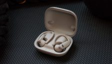 Apple kembali menghadirkan inovasi terbaru dalam dunia perangkat audio dengan meluncurkan Powerbeats Pro 2, earphone true wireless stereo (TWS) yang menawarkan fitur canggih