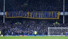 Goodison Park, stadion ikonik yang telah menjadi rumah bagi Everton selama lebih dari satu abad, akan menyambut pertandingan yang penuh emosi dan sejarah pada akhir musim ini.