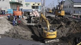 Sebuah insiden mengejutkan terjadi di Jepang, tepatnya di Kota Yokohama, di mana sebuah lubang besar yang muncul di jalan utama semakin melebar dan kini mencapai kedalaman 15 meter.