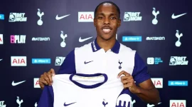 Tottenham Hotspur mengumumkan bahwa mereka telah berhasil merekrut penyerang muda berbakat, Mathys Tel, yang kini resmi bergabung dengan klub asal London Utara itu.