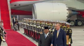 Prabowo Subianto, melaksanakan tugas diplomatiknya dengan penuh kehormatan ketika mengantarkan Presiden Recep Tayyip Erdoğan dari Turki yang baru sahaja menamatkan lawatan rasmi ke Indonesia.