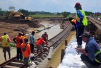 Banjir di Grobogan telah memberikan dampak besar pada operasional kereta api di jalur Semarang-Surabaya