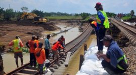 Banjir di Grobogan telah memberikan dampak besar pada operasional kereta api di jalur Semarang-Surabaya