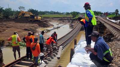 Banjir di Grobogan telah memberikan dampak besar pada operasional kereta api di jalur Semarang-Surabaya