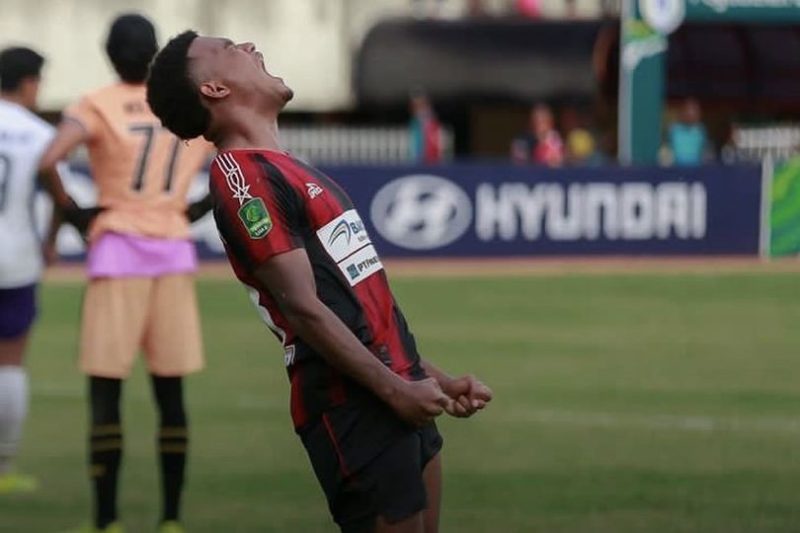 Pendukung sepak bola Indonesia kini menantikan bagaimana kedua tim ini akan melanjutkan perjuangan mereka di musim-musim mendatang. Akankah Persipura kembali ke Liga 1