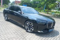 BMW i7 adalah salah satu sedan listrik premium yang telah menarik perhatian para pecinta otomotif di seluruh dunia. Dengan kombinasi desain yang elegan,