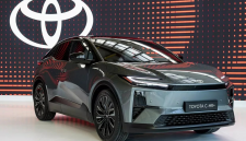 Toyota, sebagai salah satu pemimpin industri otomotif, terus berkomitmen dalam pengembangan kendaraan ramah lingkungan. Pada tahun 2026,