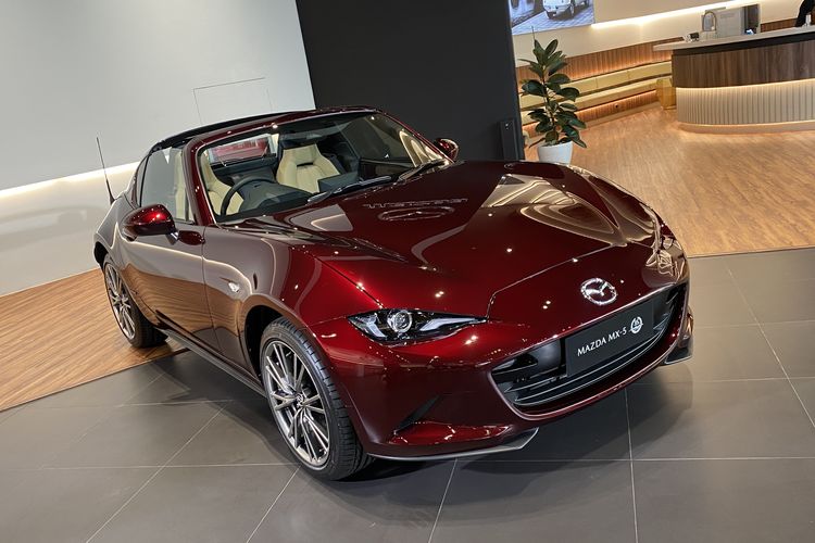 Mazda MX-5, salah satu roadster ikonik di dunia otomotif, merayakan ulang tahunnya yang ke-35 dengan meluncurkan edisi spesial,