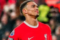 Trent Alexander-Arnold, bek kanan andalan Liverpool dan tim nasional Inggris, dipastikan absen dalam pertandingan final Piala Liga setelah mengalami cedera.