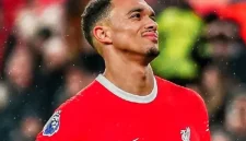 Trent Alexander-Arnold, bek kanan andalan Liverpool dan tim nasional Inggris, dipastikan absen dalam pertandingan final Piala Liga setelah mengalami cedera.