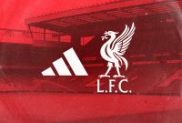 Liverpool FC telah mengumumkan bahwa mereka akan kembali bekerja sama dengan Adidas mulai musim 2025, menandai kembalinya kemitraan yang sudah sangat dinantikan oleh para penggemar klub.