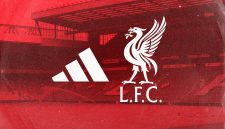 Liverpool FC telah mengumumkan bahwa mereka akan kembali bekerja sama dengan Adidas mulai musim 2025, menandai kembalinya kemitraan yang sudah sangat dinantikan oleh para penggemar klub.