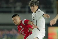 Sementara itu, kubu Arema mengapresiasi penampilan timnya yang mampu memanfaatkan keunggulan jumlah pemain untuk mengamankan kemenangan penting dalam laga tersebut