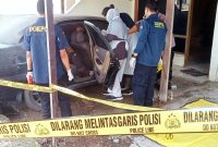 Beberapa warga mengaku tidak mengetahui siapa pemilik mobil tersebut, tetapi ada dugaan bahwa kendaraan itu sudah berada di lokasi sejak akhir tahun lalu