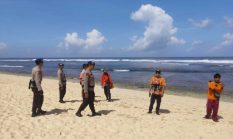 Warga Negara China Hilang Terseret Ombak di Pantai Nyang-Nyang Bali