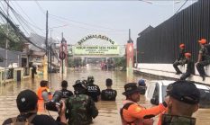 Lapangan Tergenang Air, Pertandingan Persija vs PSIS Resmi Ditunda