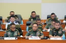 Di sisi lain, ada argumen yang menyatakan bahwa revisi UU TNI diperlukan untuk menyesuaikan dengan perkembangan zaman dan tantangan baru di bidang keamanan