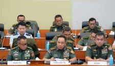 Di sisi lain, ada argumen yang menyatakan bahwa revisi UU TNI diperlukan untuk menyesuaikan dengan perkembangan zaman dan tantangan baru di bidang keamanan